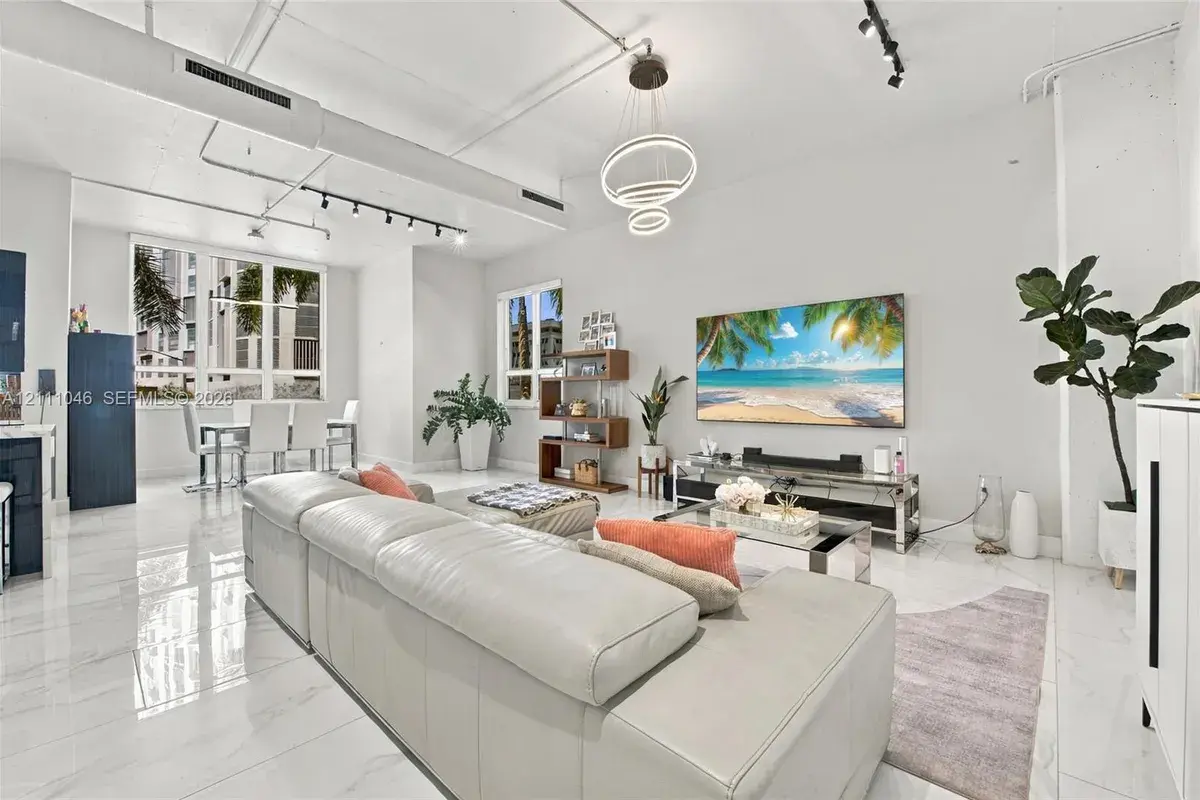 2001 Biscayne Blvd # 3202, Miami FL 33137
