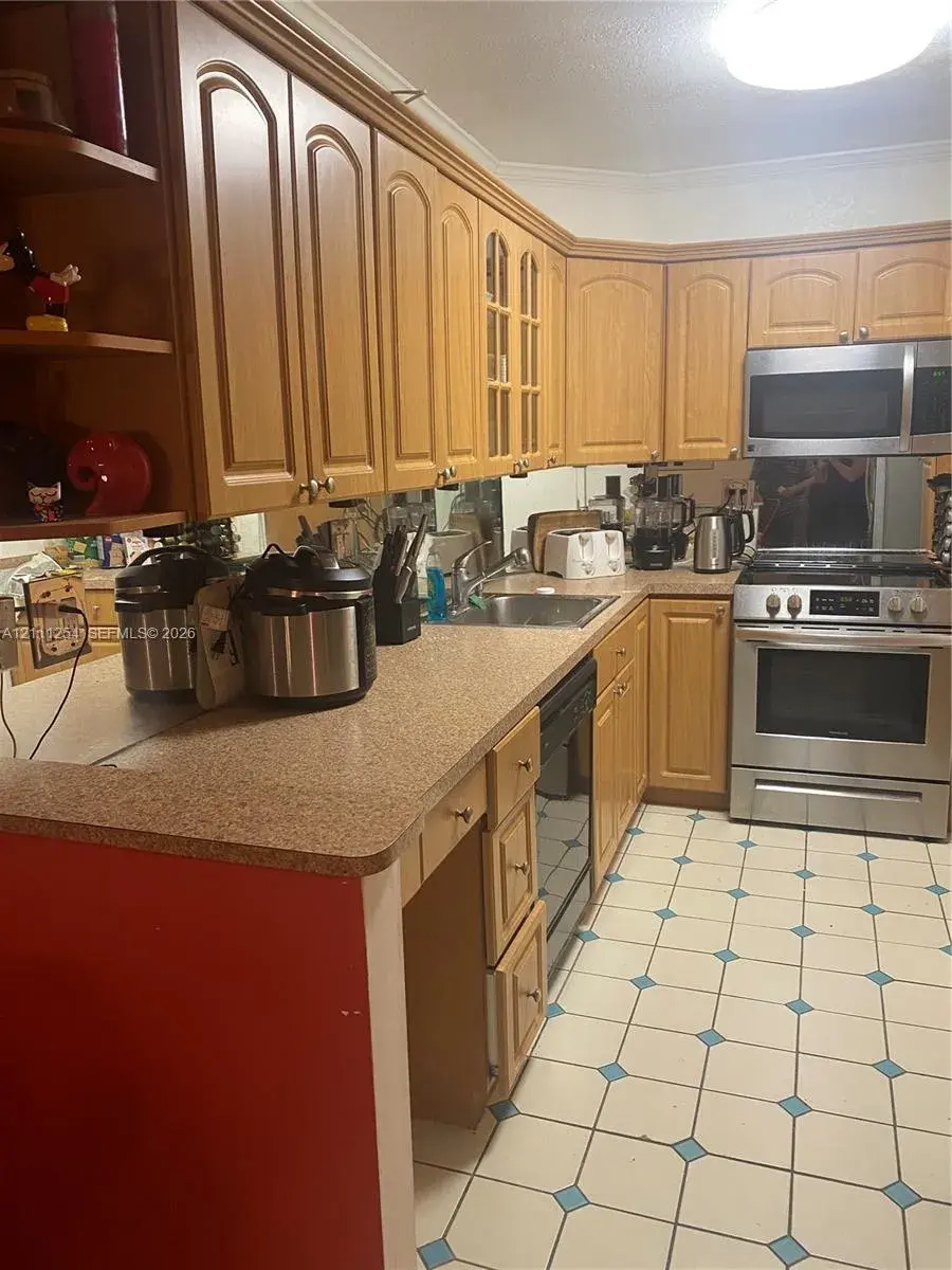 300 Bayview Dr # 409, Sunny Isles Beach FL 33160