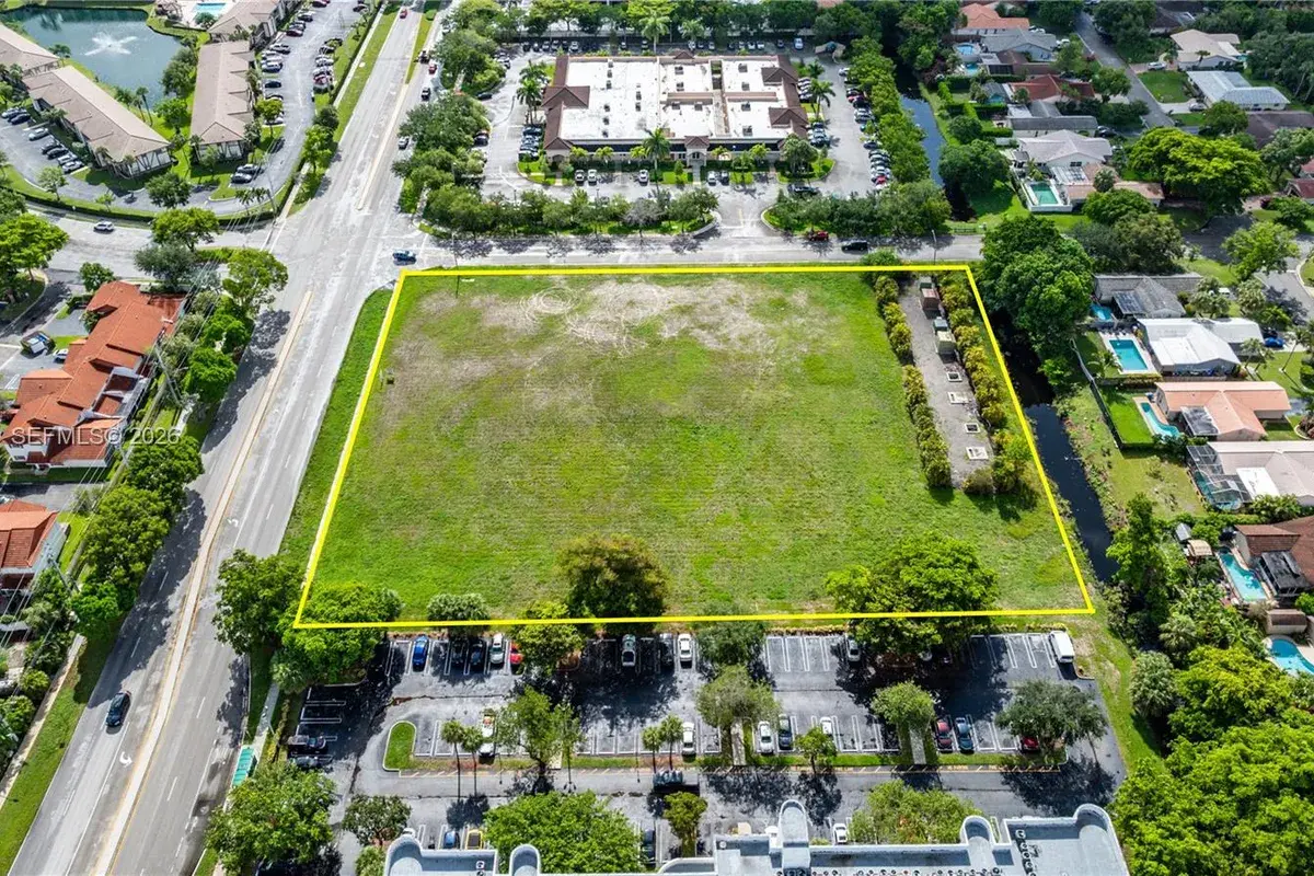 Royal Palm Dr, Coral Springs FL 33071