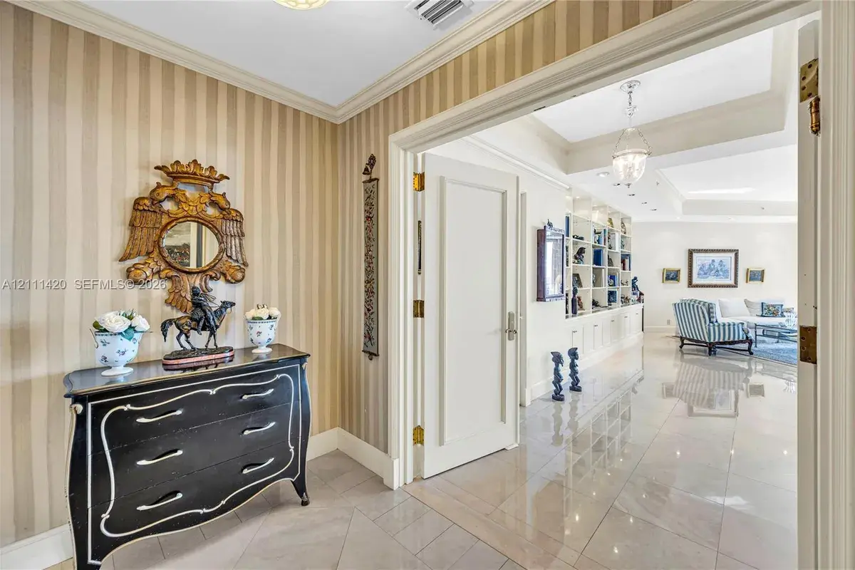 10 Edgewater Dr # 10E, Coral Gables FL 33133