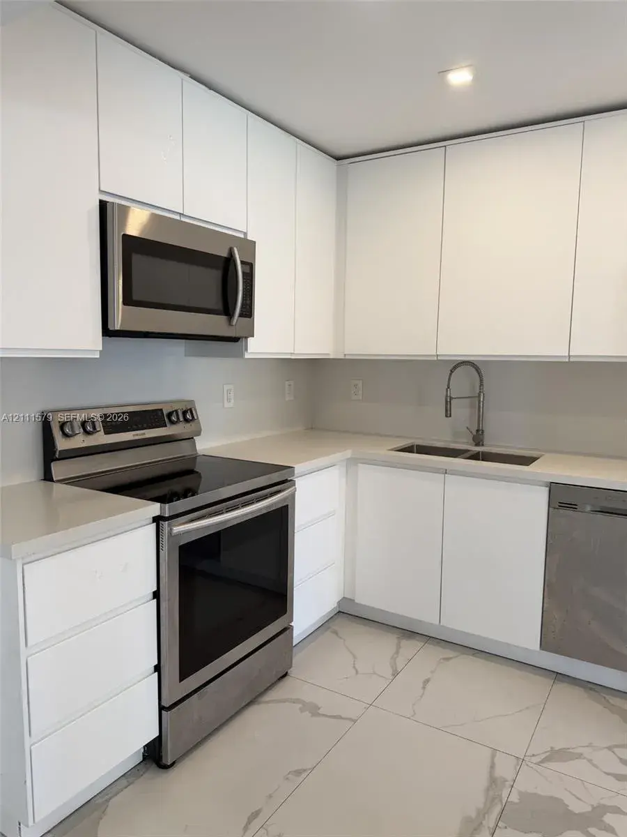 17560 Atlantic Blvd # 106, Sunny Isles Beach FL 33160