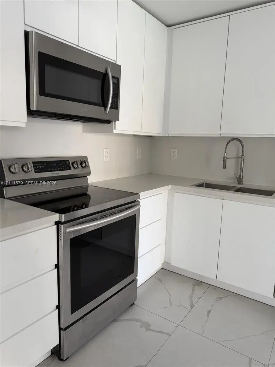 17560 Atlantic Blvd # 106, Sunny Isles Beach FL 33160