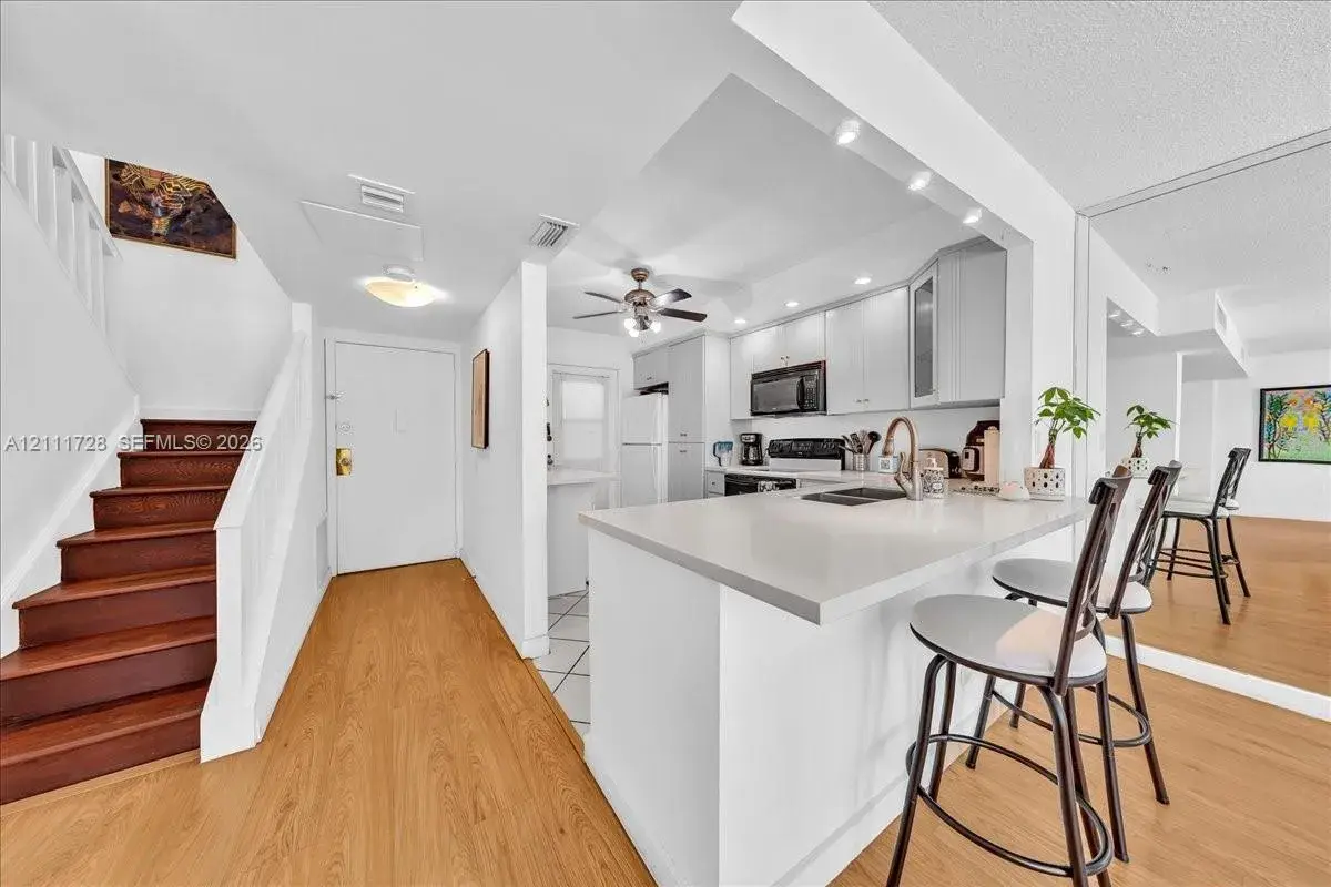 3401 N Country Club Dr # 110, Aventura FL 33180