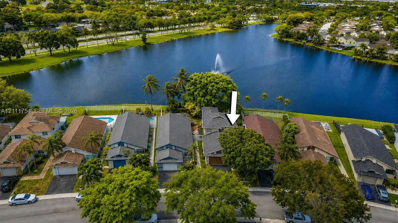 527 Lakeside Cir, Sunrise FL 33326