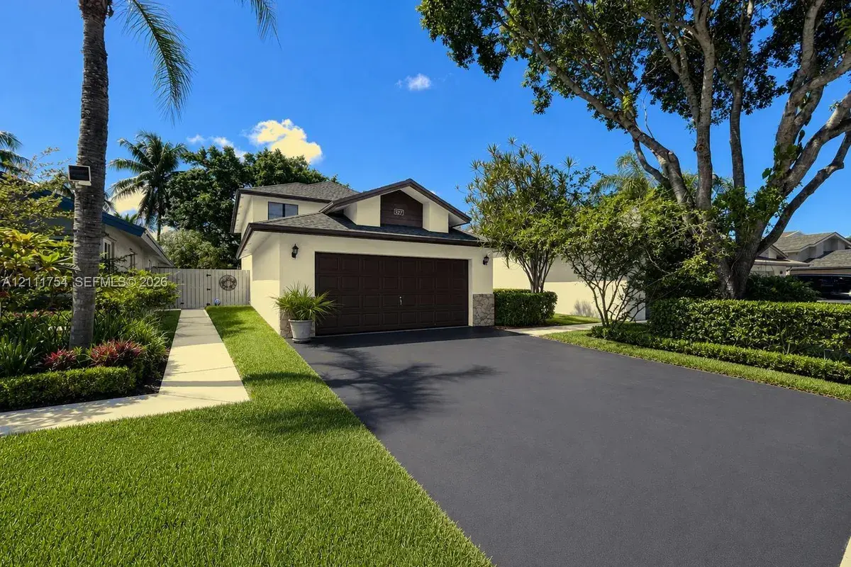 527 Lakeside Cir, Sunrise FL 33326