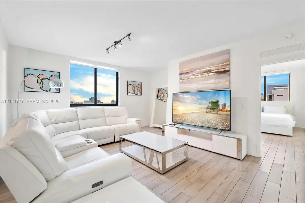 999 SW 1st Ave # 2204, Miami FL 33130