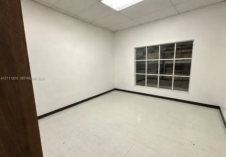 5511 N Nob Hill Rd, Sunrise FL 33351