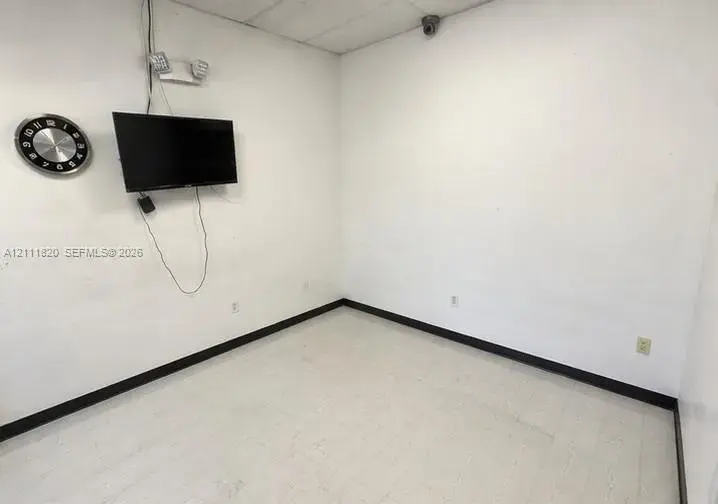 5511 N Nob Hill Rd, Sunrise FL 33351