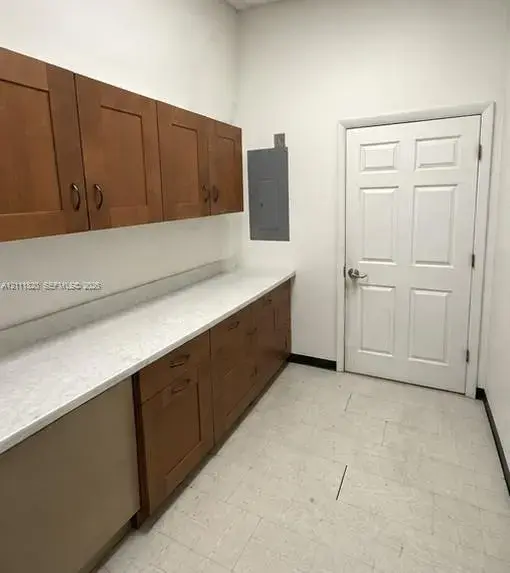 5511 N Nob Hill Rd, Sunrise FL 33351