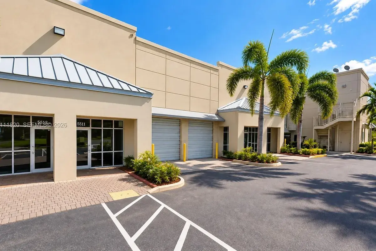 5511 N Nob Hill Rd, Sunrise FL 33351