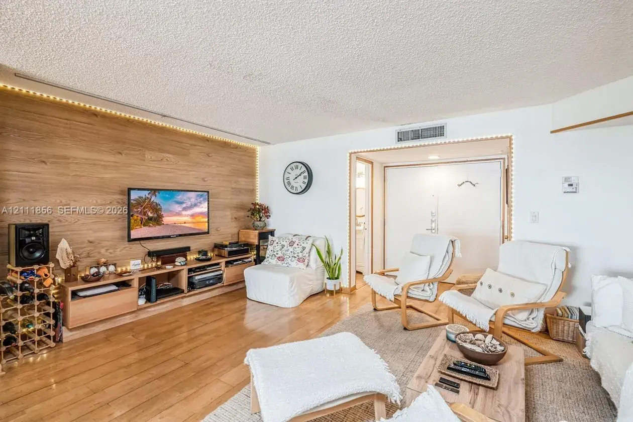 6423 Collins Ave # 1602, Miami Beach FL 33141