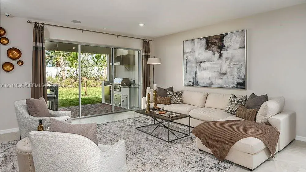 692 SE Ranch Oak Cir, Port St. Lucie FL 34984