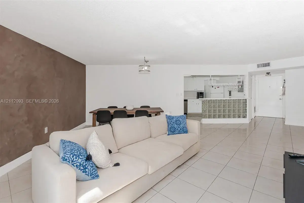2750 NE 183rd St # 1612, Aventura FL 33160