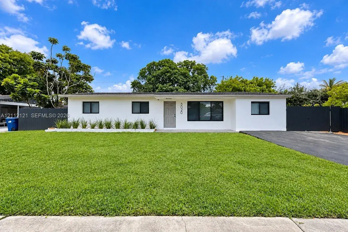 5020 NW 182nd St, Miami Gardens FL 33055