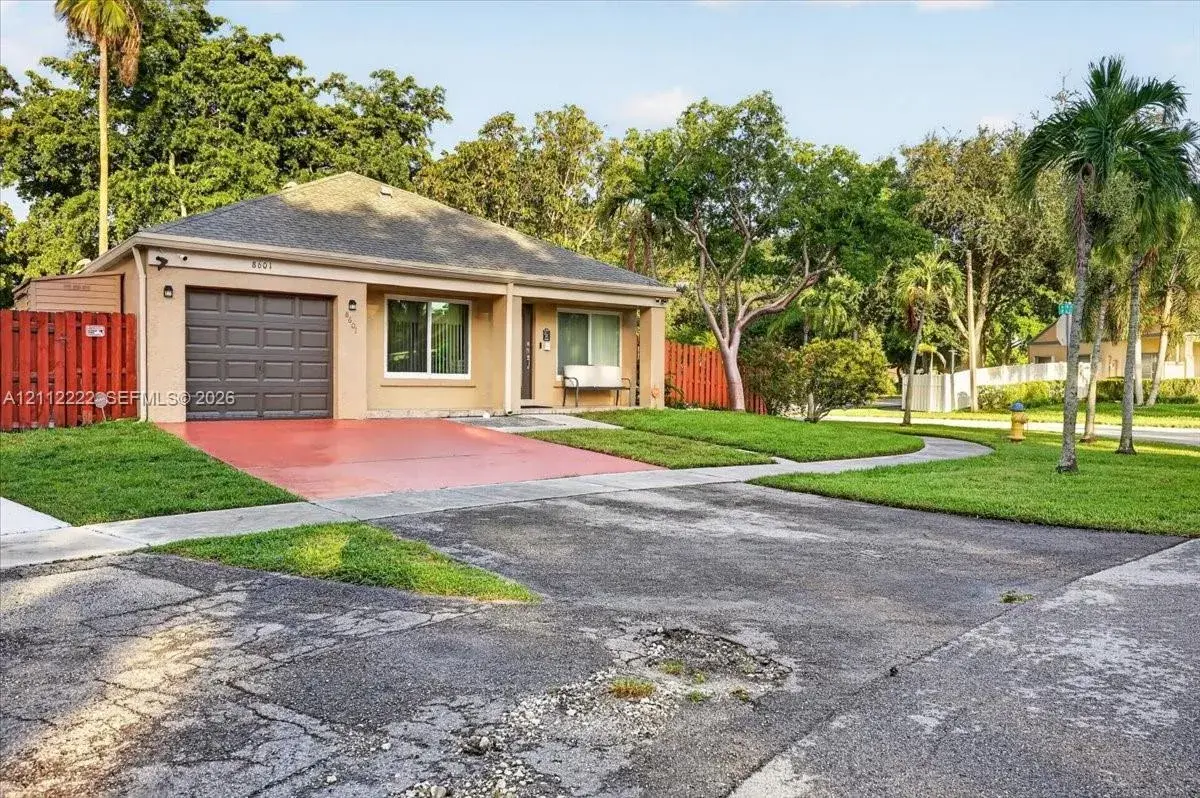 8601 SW 16th St, Pembroke Pines FL 33025