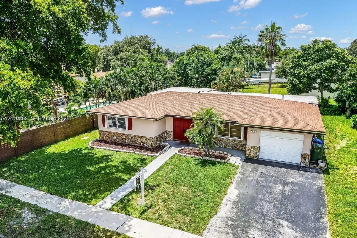500 NW 96th Ter, Pembroke Pines FL 33024