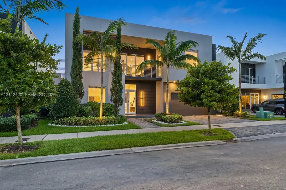 10054 NW 76th Ter, Doral FL 33178