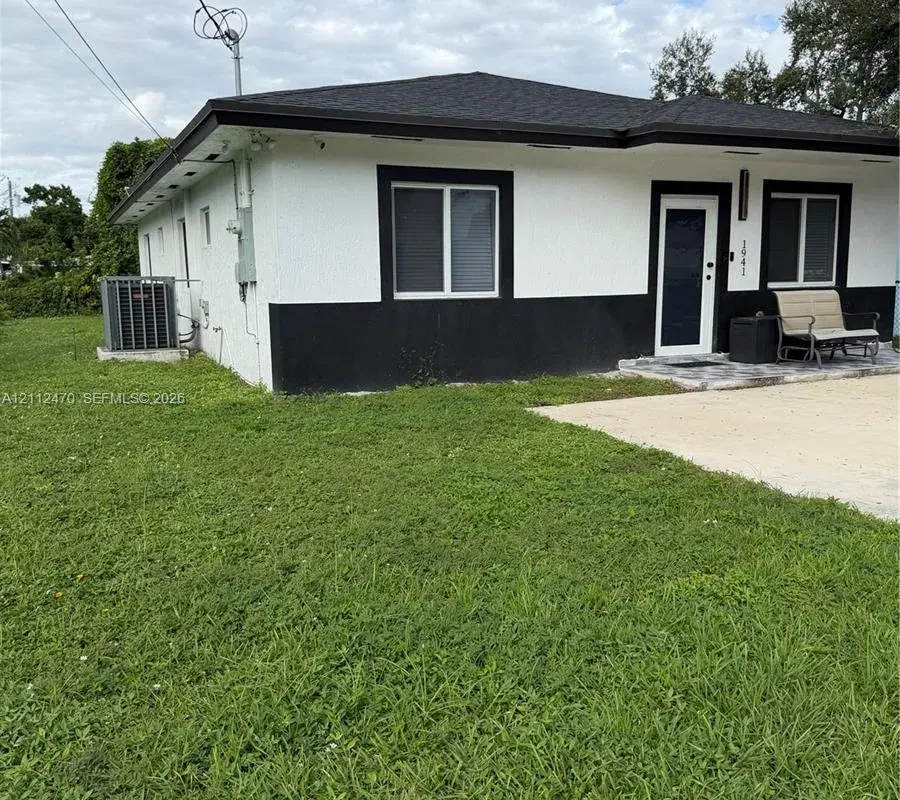 1941 NW 151st St, Miami Gardens FL 33054