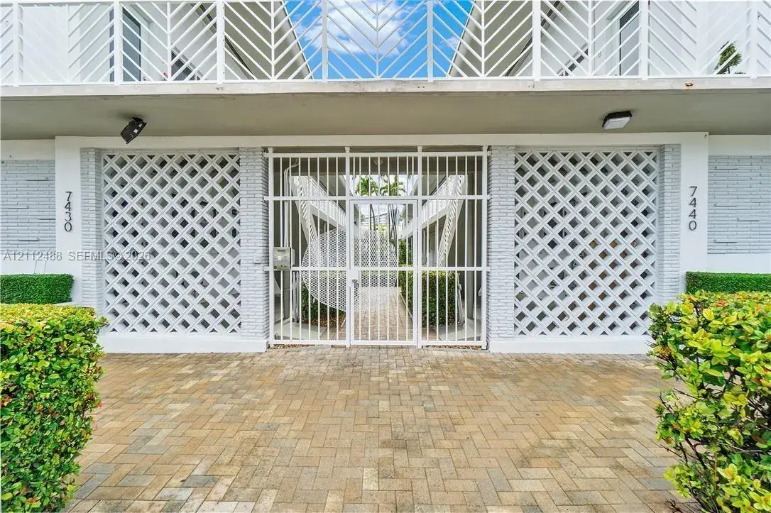 7430 Byron Ave # 9A, Miami Beach FL 33141