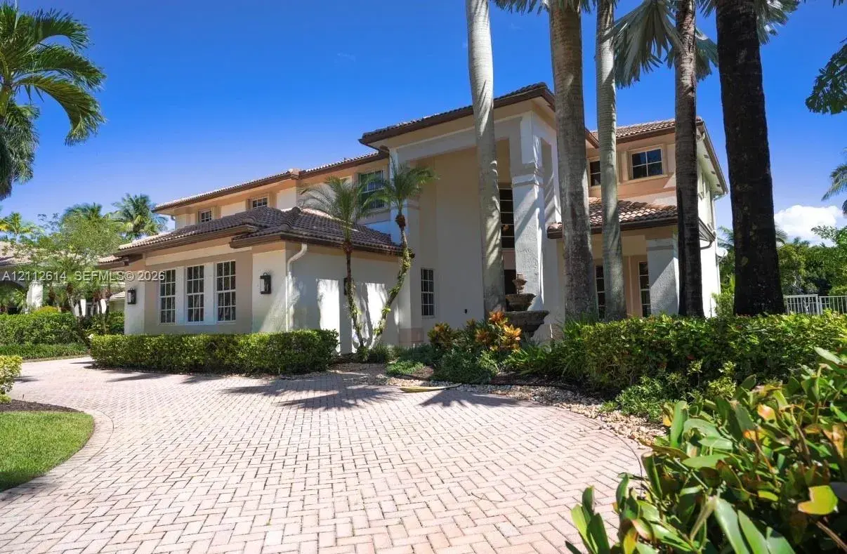1422 Victoria Isle Dr, Weston FL 33327