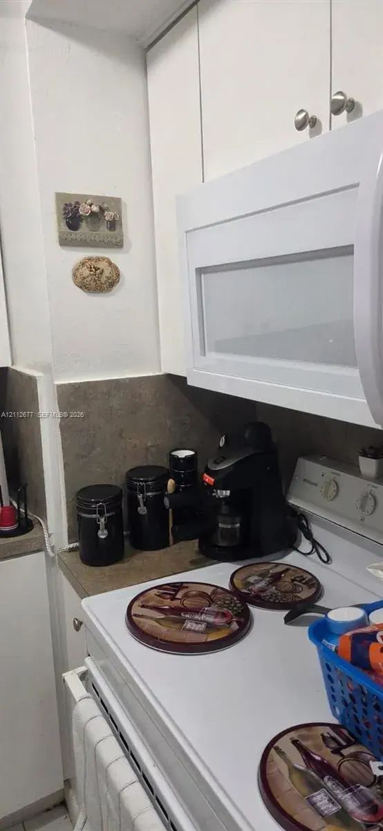 6675 W 4th Ave # 206, Hialeah FL 33012