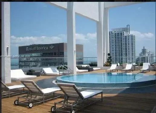 1 bedroom 1 bath Residential for sale at 500 Brickell Ave # 600, Miami FL 33131