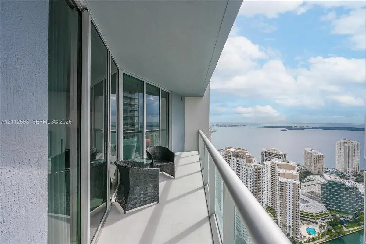 1 bedroom 1 bath Residential for sale at 475 Brickell Ave # 4511, Miami FL 33131