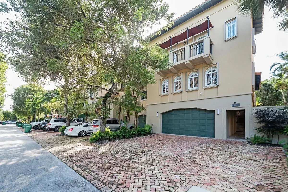6157 Paradise Point Dr, Palmetto Bay FL 33157