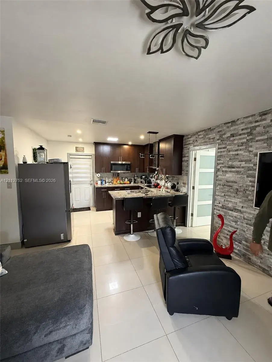 1210 N 71st Ave, Hollywood FL 33024