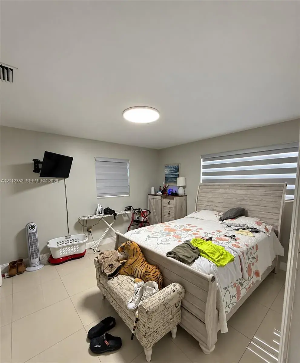 1210 N 71st Ave, Hollywood FL 33024