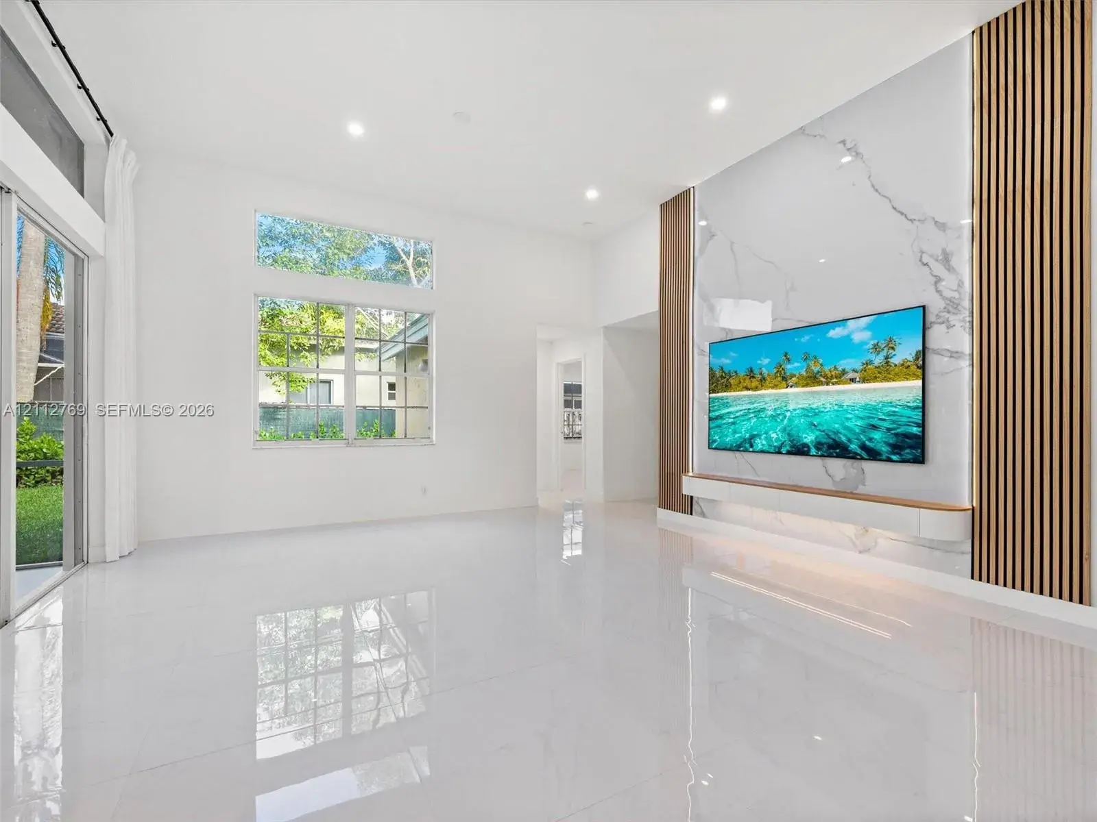 816 Crestview Cir, Weston FL 33327