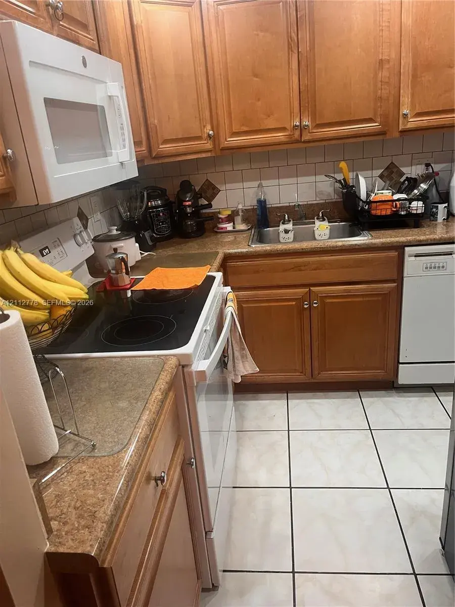 1825 W 44th Pl # 302, Hialeah FL 33012