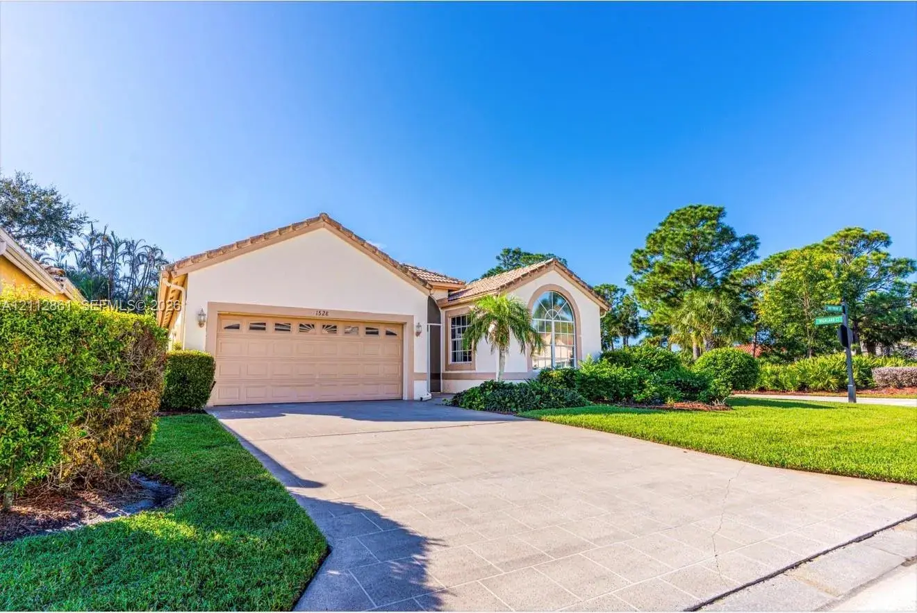 1528 SE Holyrood Ln, Port St. Lucie FL 34952