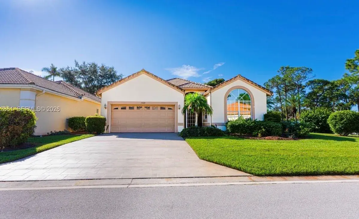 1528 SE Holyrood Ln, Port St. Lucie FL 34952