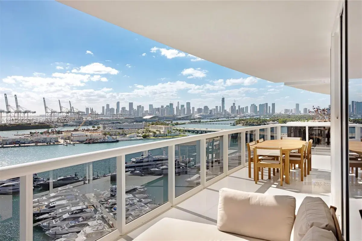 400 Alton Rd # 1404, Miami Beach FL 33139