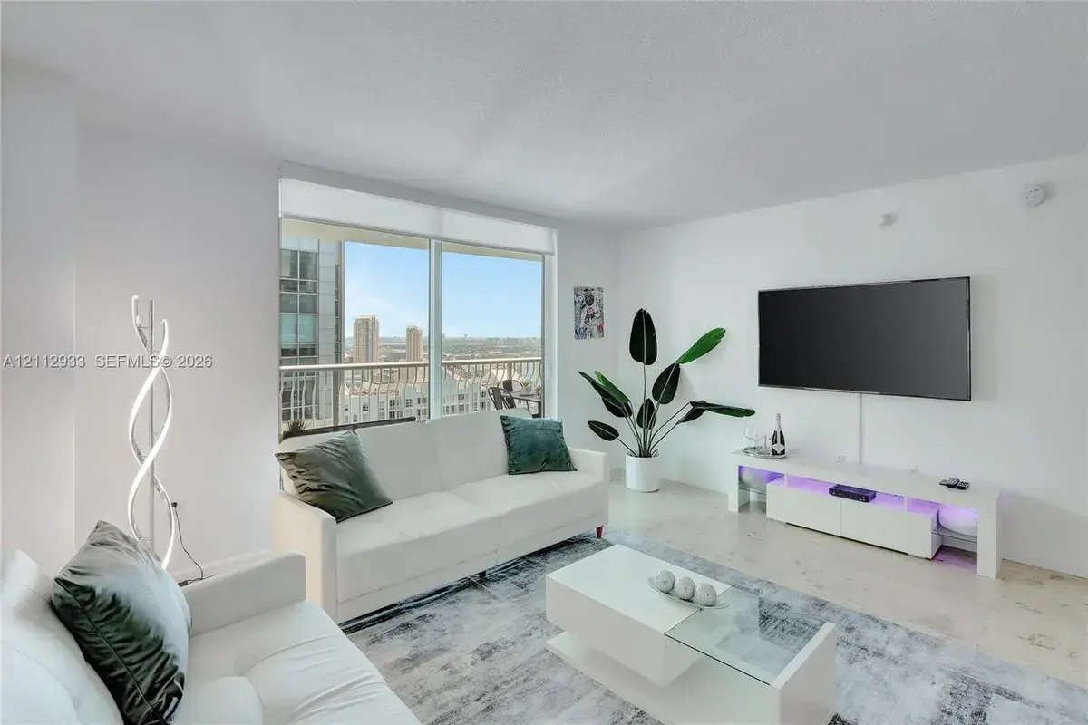 1200 Brickell Bay Dr # 4106, Miami FL 33131