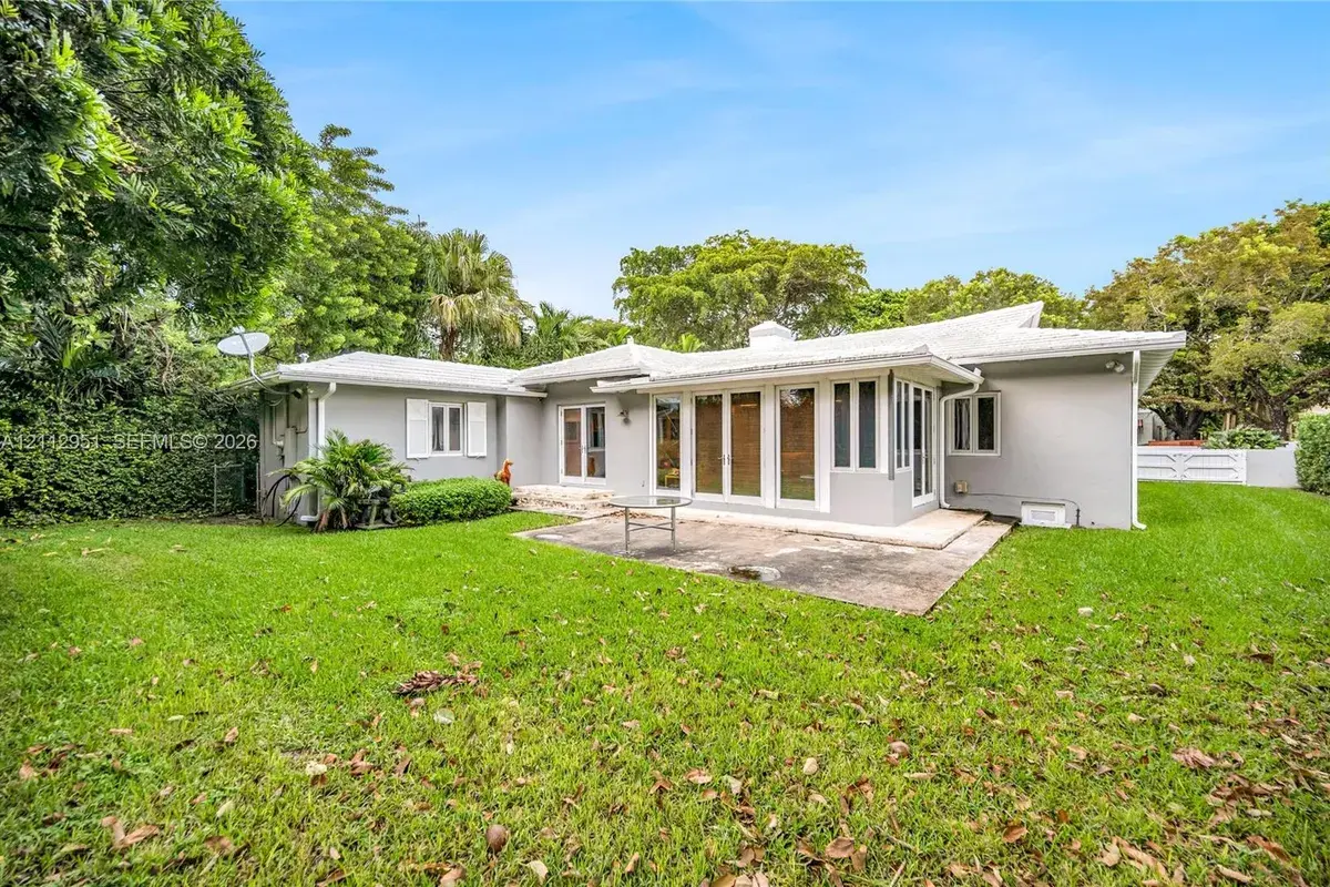 2200 Alhambra Cir, Coral Gables FL 33134
