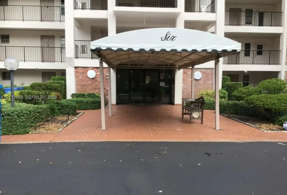 2751 N Palm Aire Dr # 102, Pompano Beach FL 33069