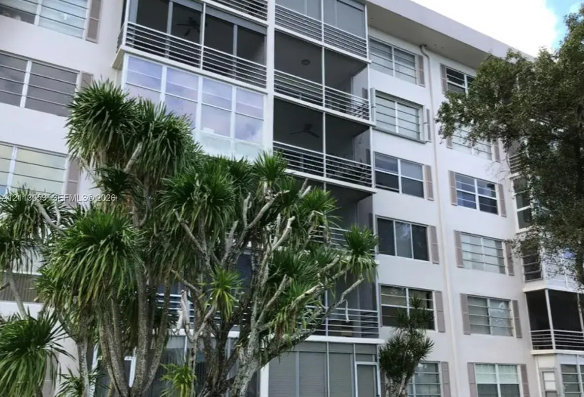 2751 N Palm Aire Dr # 102, Pompano Beach FL 33069