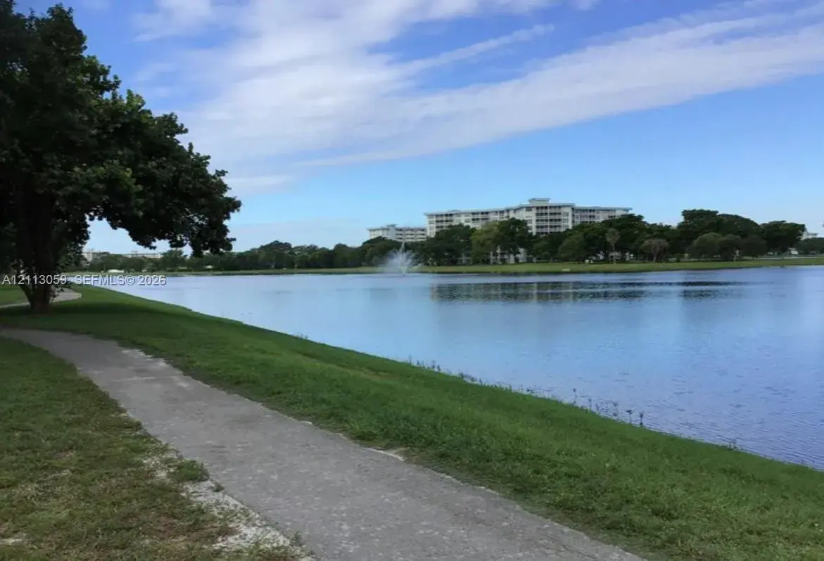 2751 N Palm Aire Dr # 102, Pompano Beach FL 33069