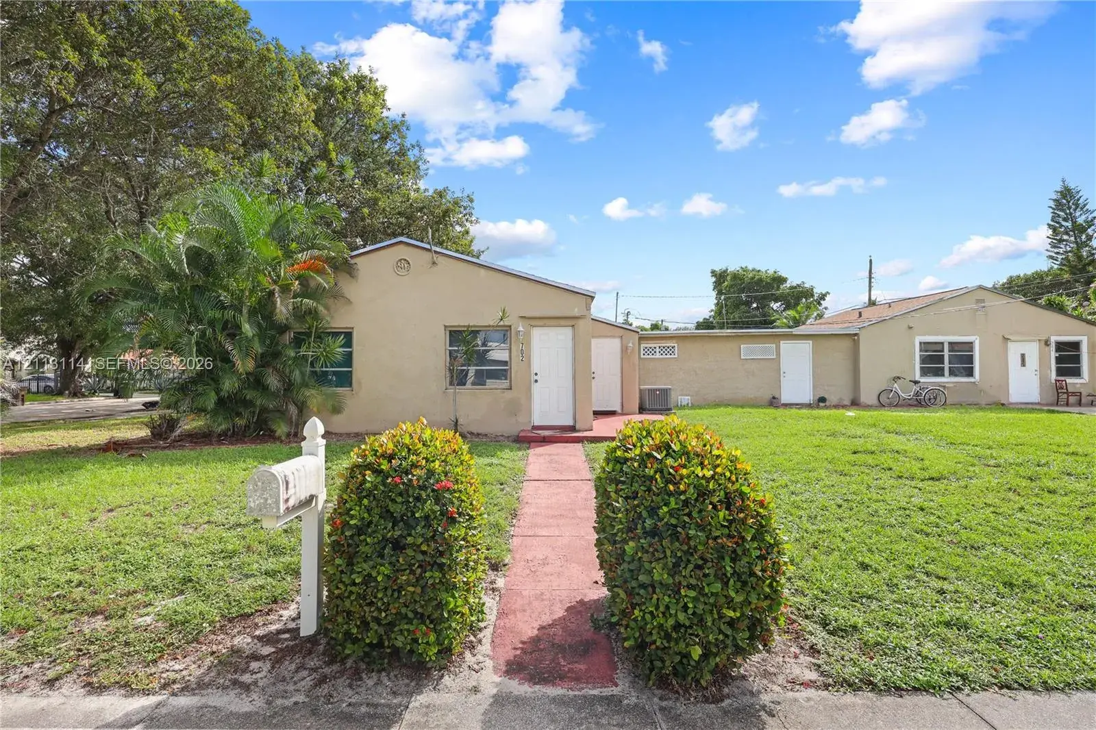 702 Fernwood Dr, West Palm Beach FL 33405