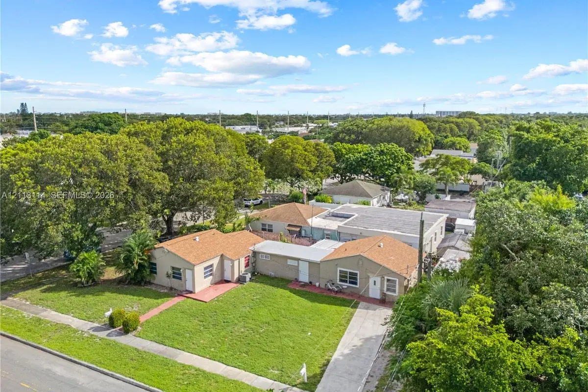 702 Fernwood Dr, West Palm Beach FL 33405