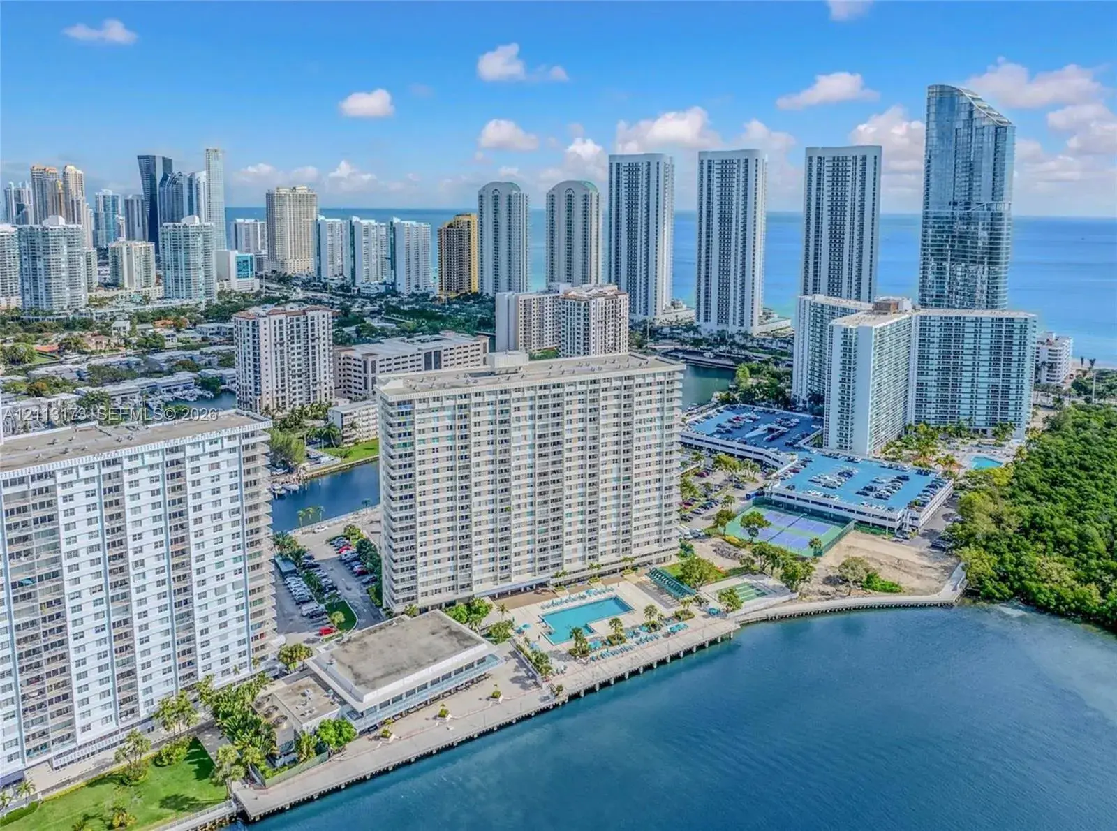 300 Bayview Dr # 1614, Sunny Isles Beach FL 33160