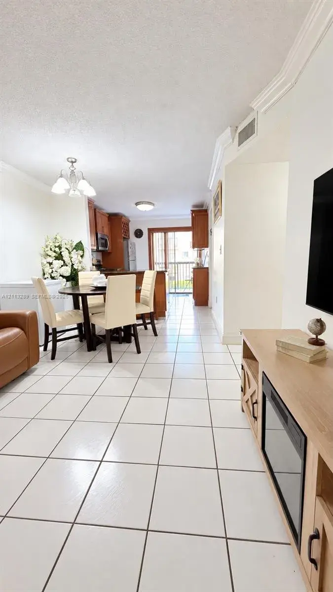 5460 W 21st Ct # 208, Hialeah FL 33016