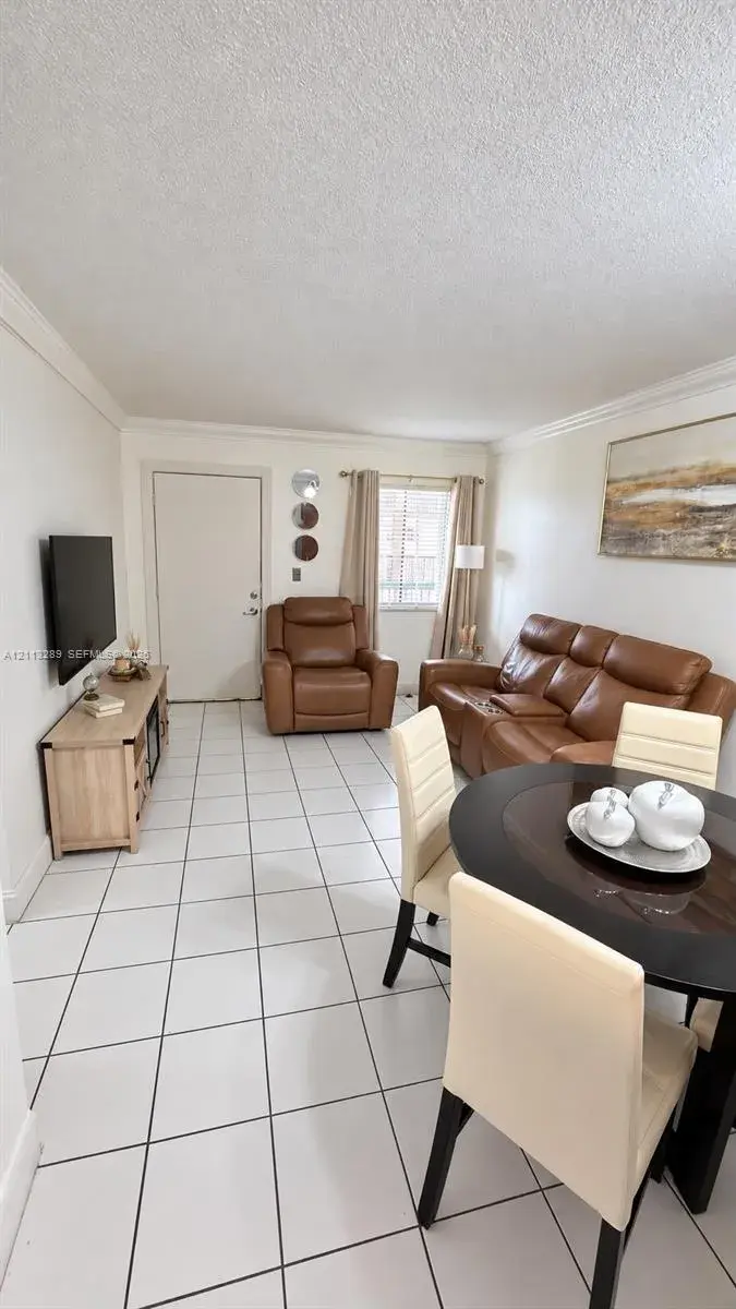 5460 W 21st Ct # 208, Hialeah FL 33016