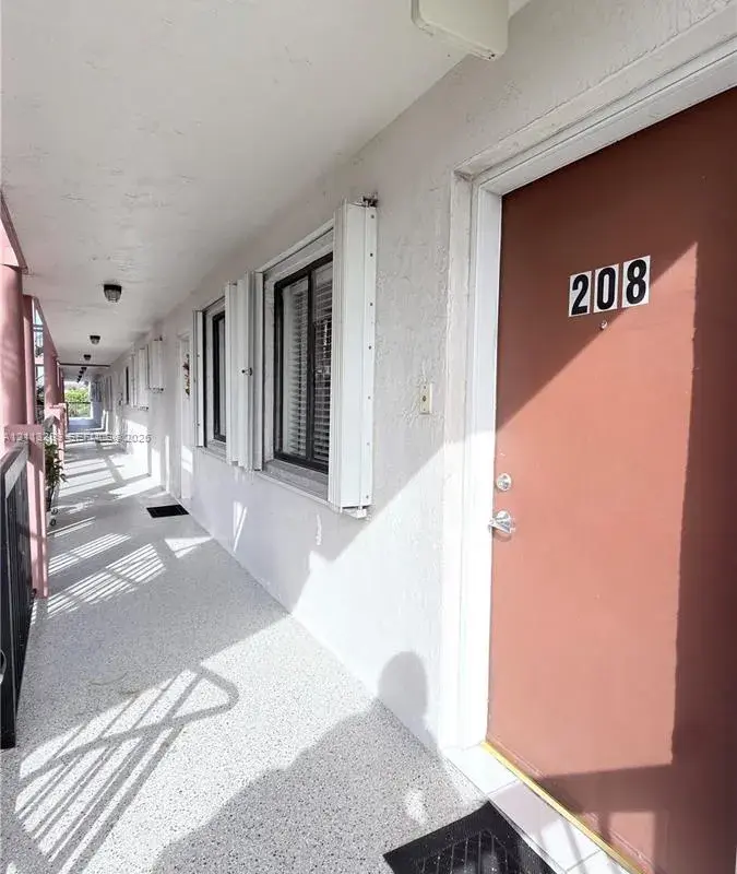 5460 W 21st Ct # 208, Hialeah FL 33016