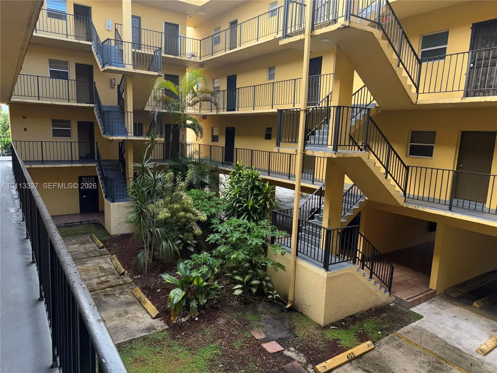 300 NE 125th St # 208, North Miami FL 33161
