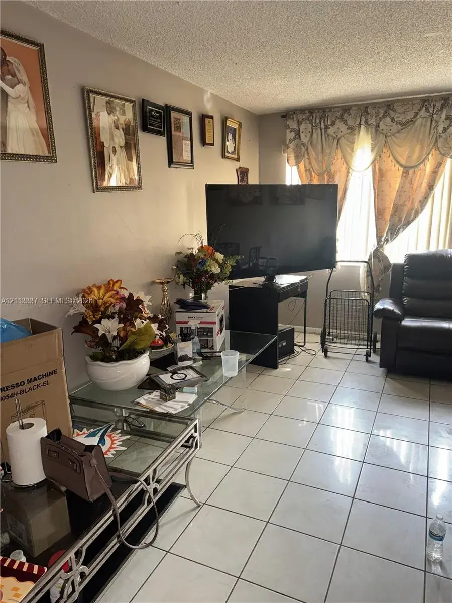 300 NE 125th St # 208, North Miami FL 33161