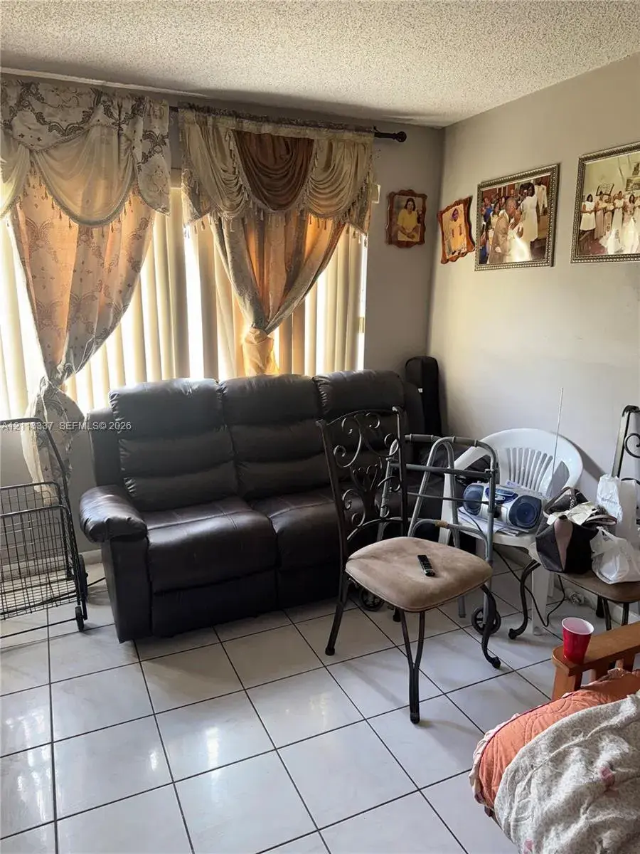 300 NE 125th St # 208, North Miami FL 33161