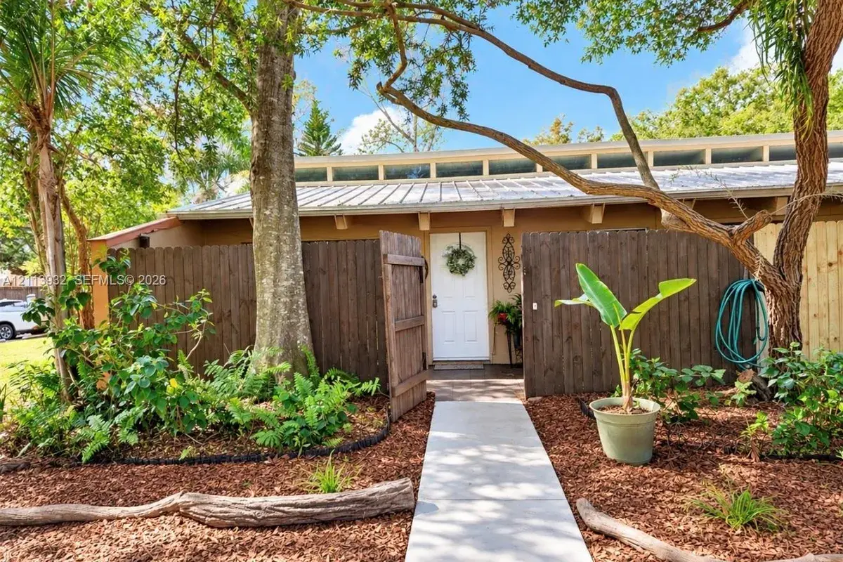500 N Jefferson # F1, Sarasota FL 34237